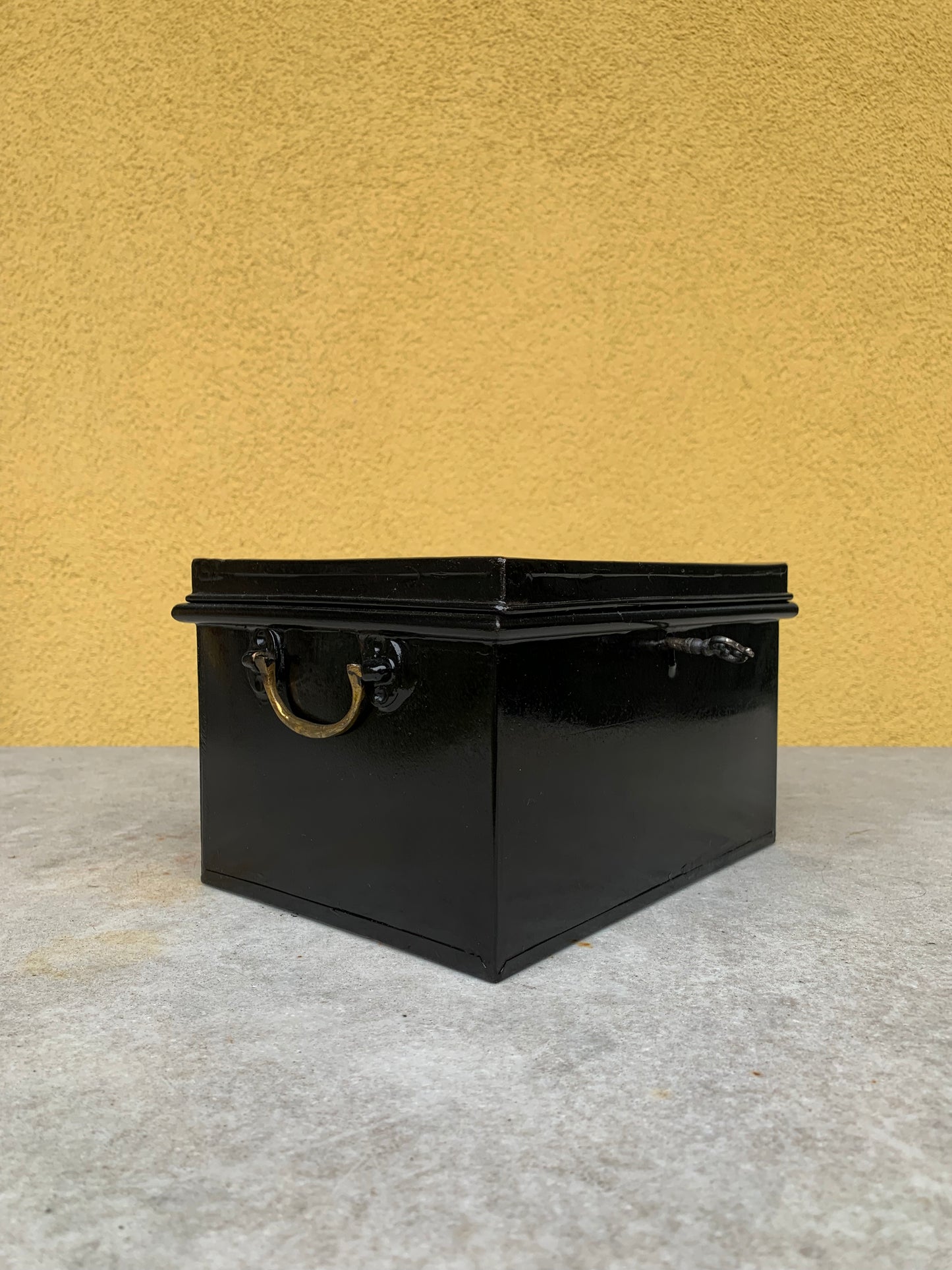 Metal document box with handles