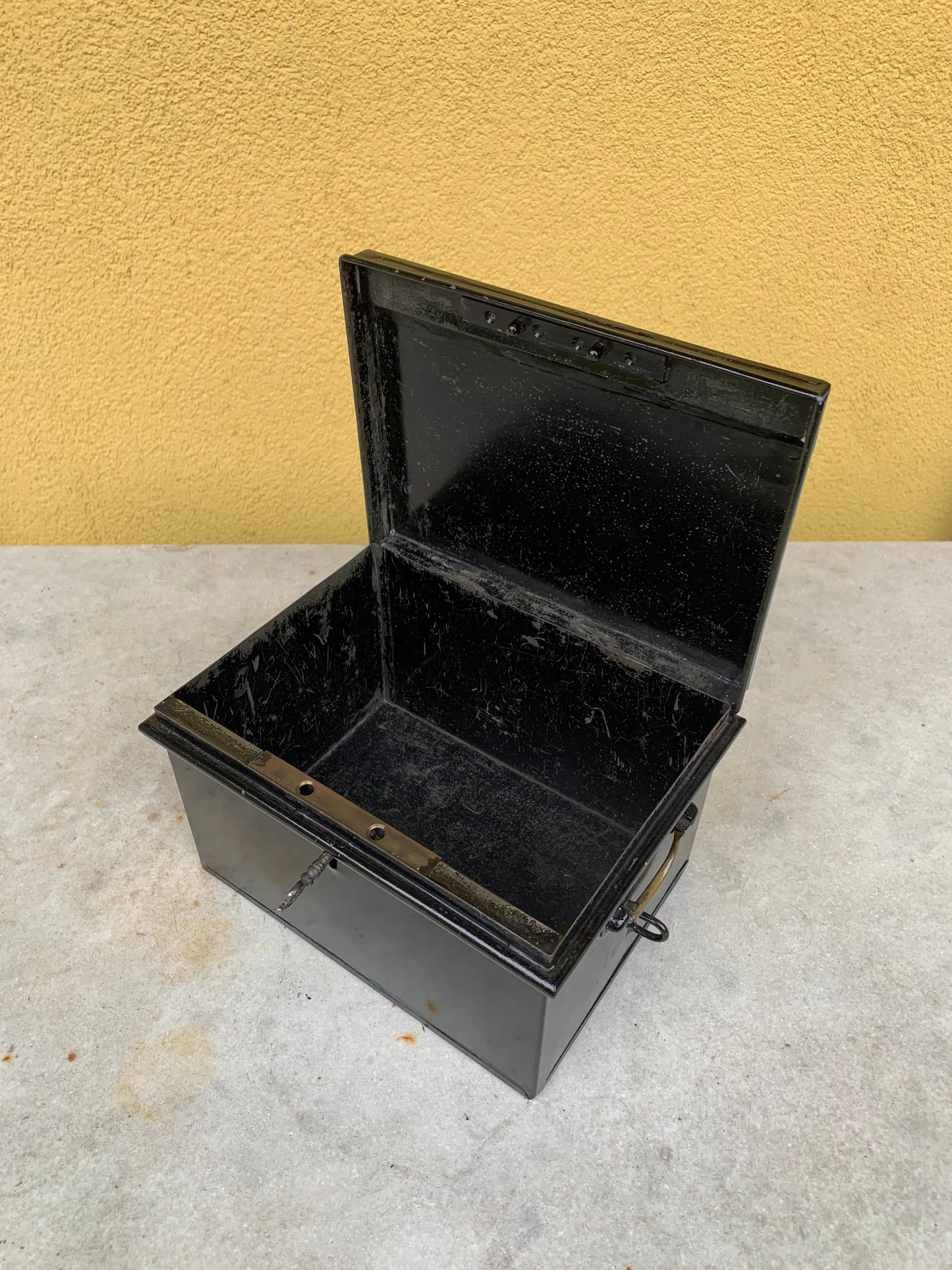 Metal document box with handles