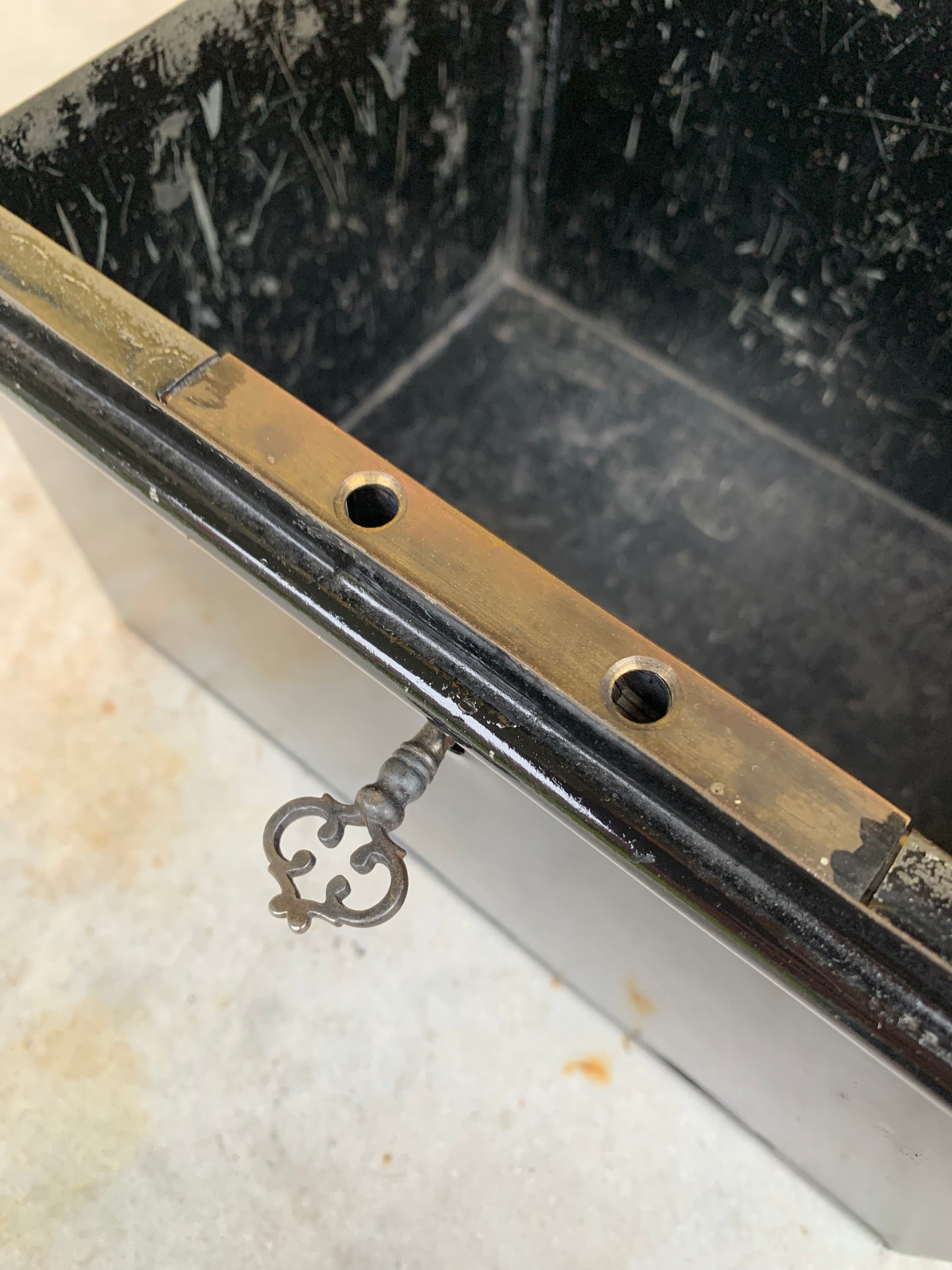 Metal document box with handles