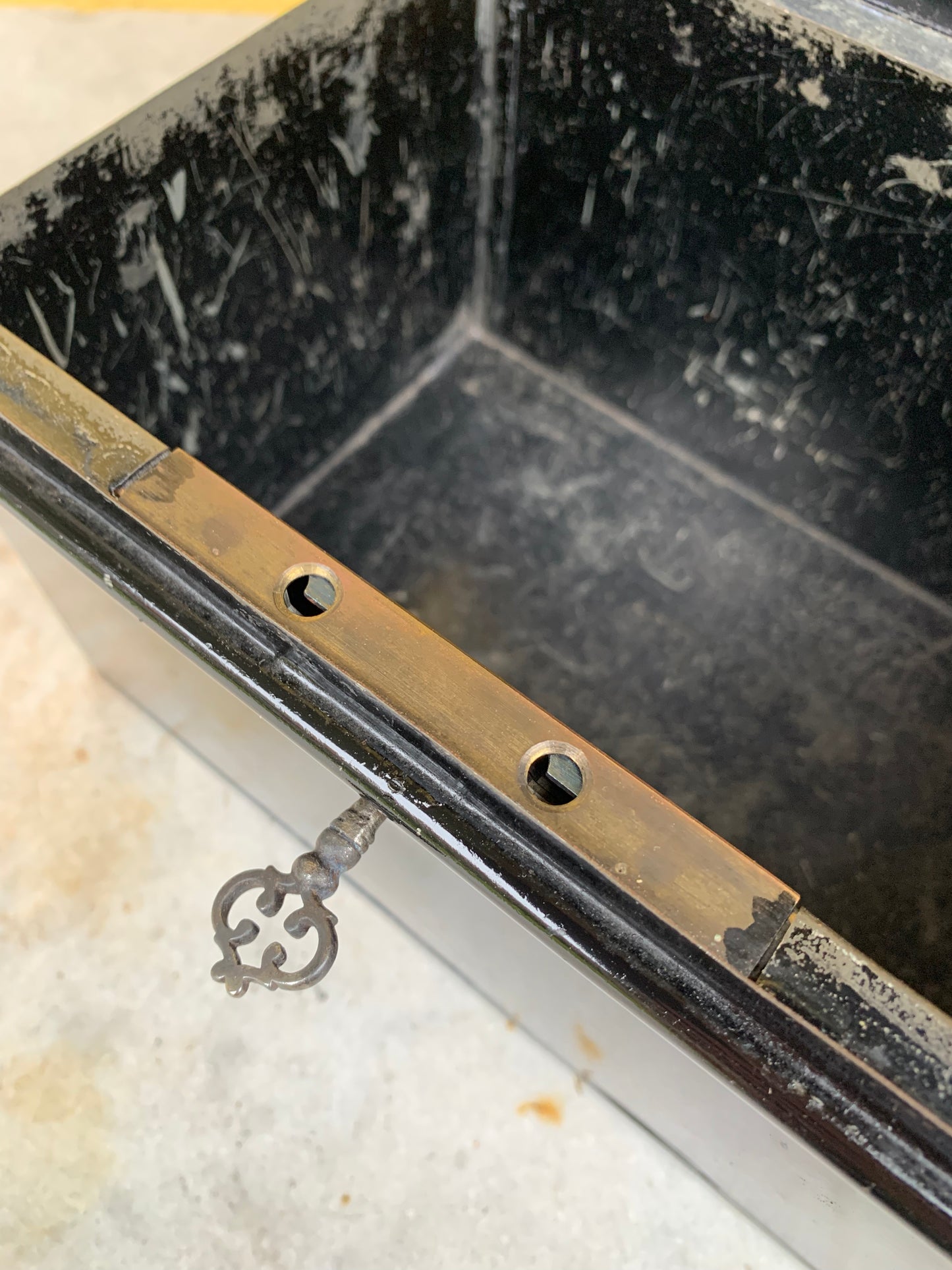 Metal document box with handles