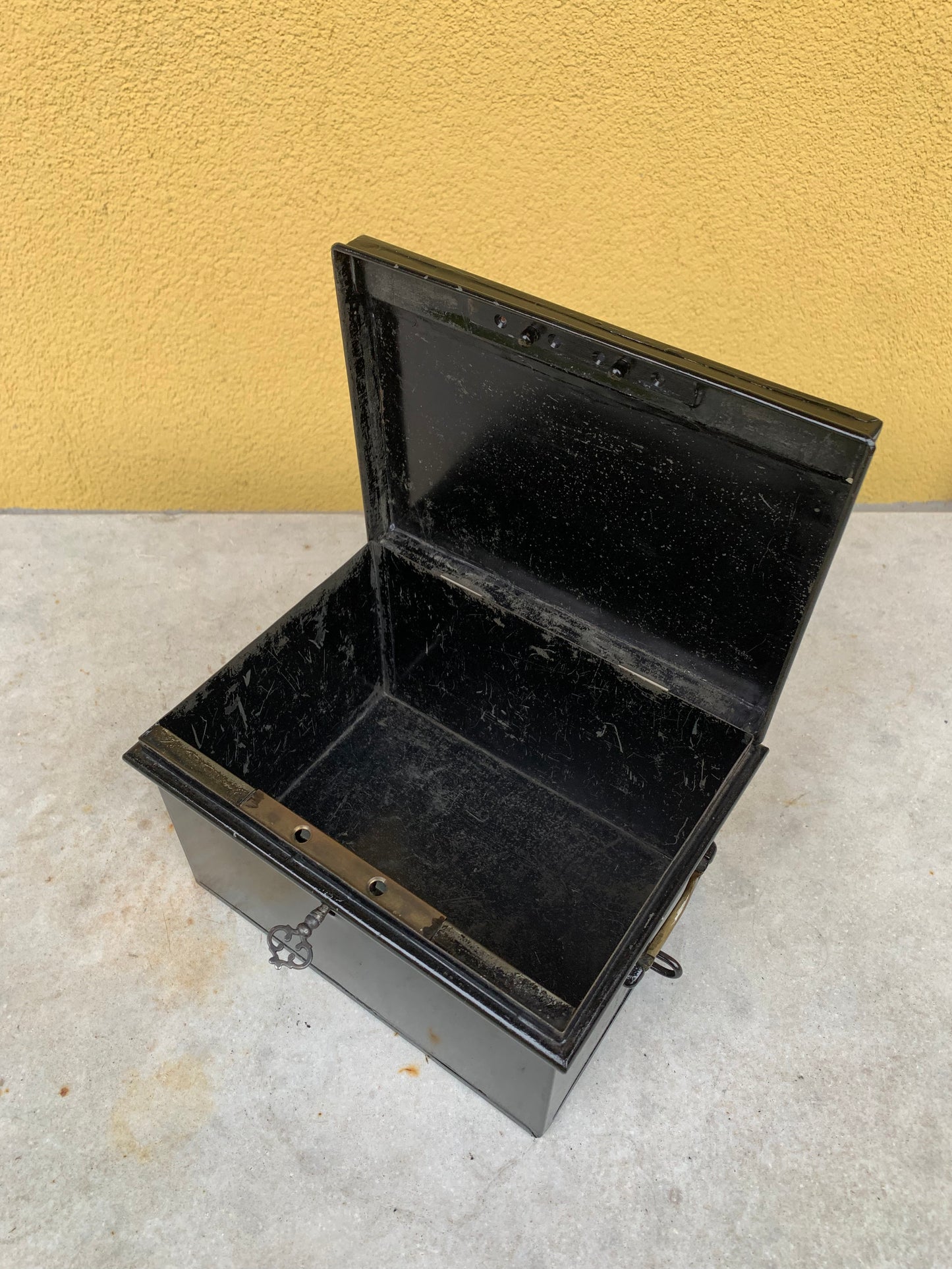 Metal document box with handles