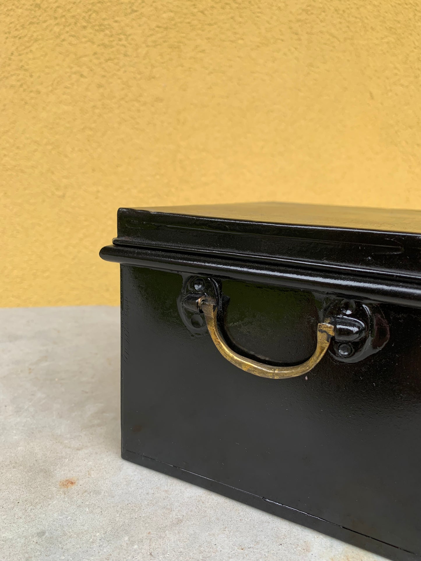 Metal document box with handles