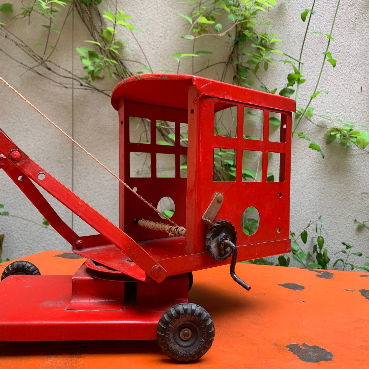 Tri-ang pressed steel crane